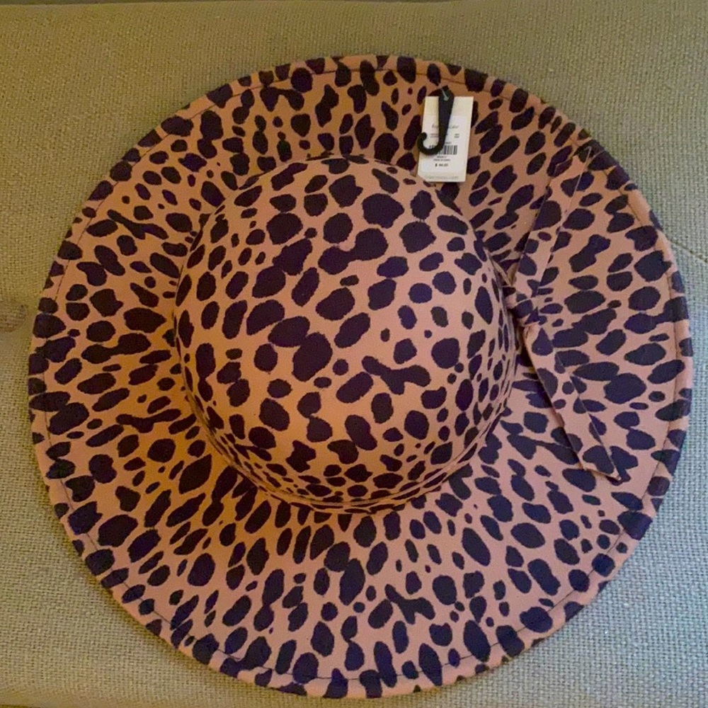 Francesca’s leopard hat, new with tags. Original price 44